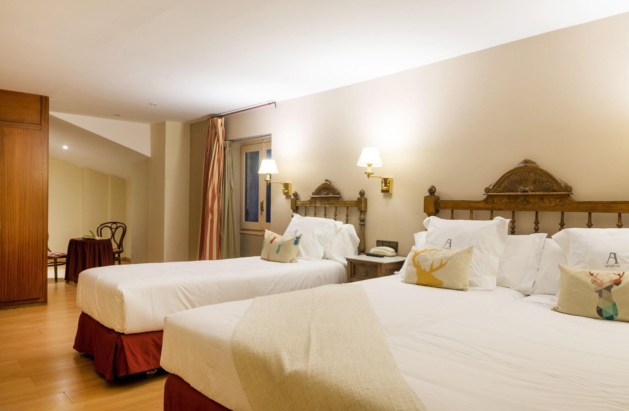 Hotel Andria La Seu d'Urgell Esterno foto