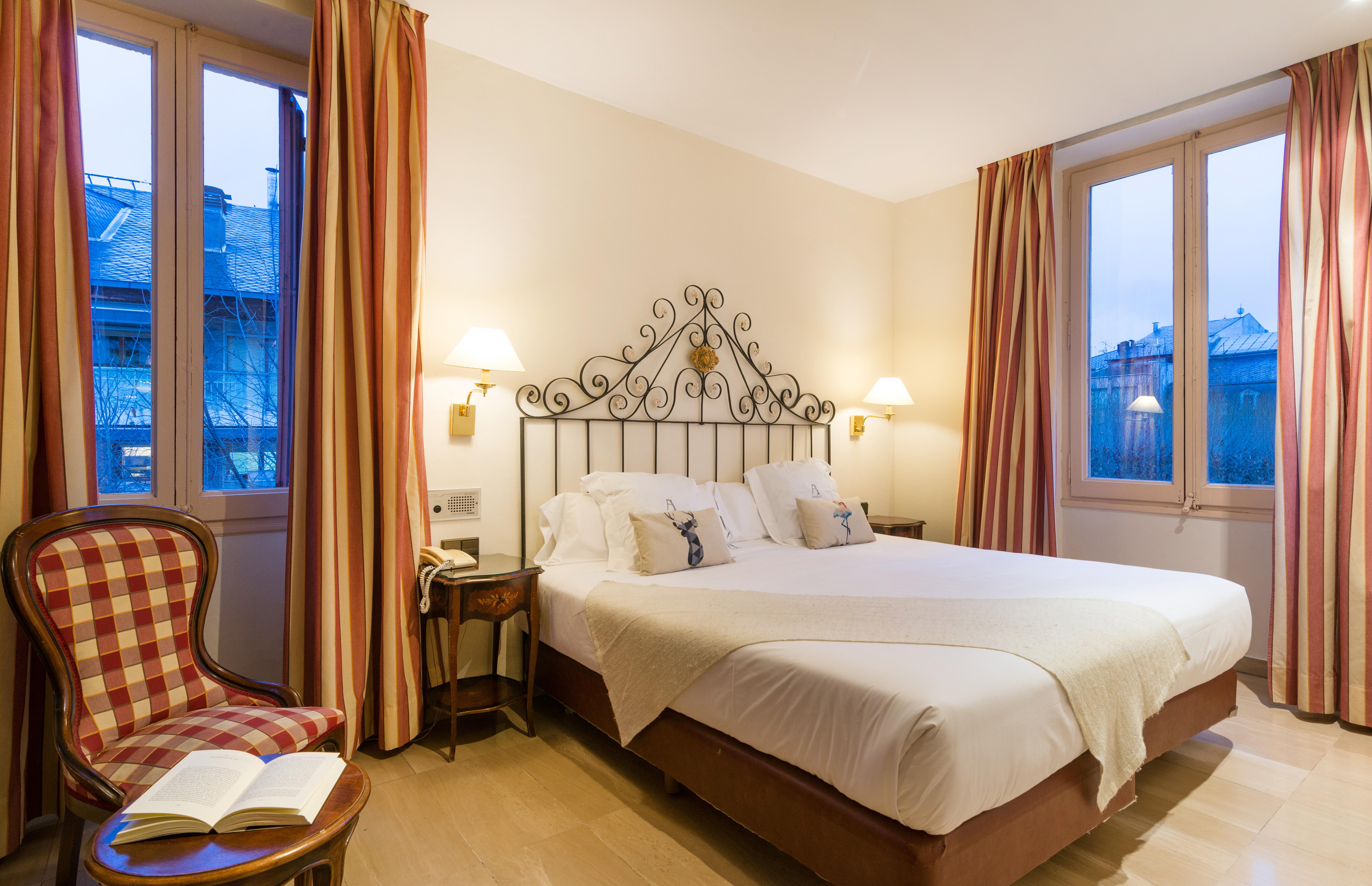 Hotel Andria La Seu d'Urgell Esterno foto